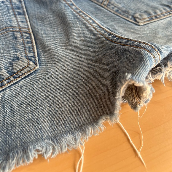 Levi’s Vintage 501 distressed cutoff denim shorts Size 29 - Picture 3 of 12